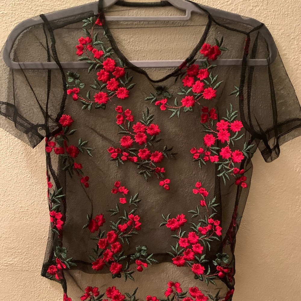 Mesh floral embroidered tee